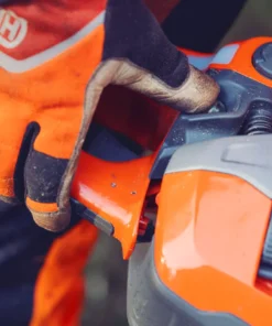 Husqvarna 564 XP® Fuel Injected chainsaw feature primer bulb